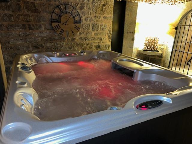 Agreable Chambre D Hote Avec Piscine Et Jacuzzi Thegra Exterior photo