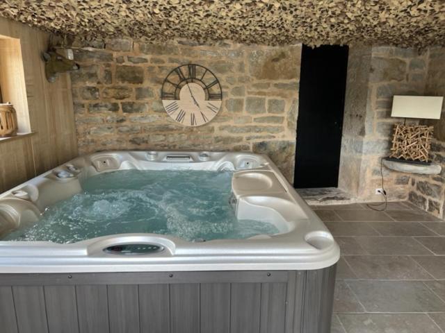 Agreable Chambre D Hote Avec Piscine Et Jacuzzi Thegra Exterior photo