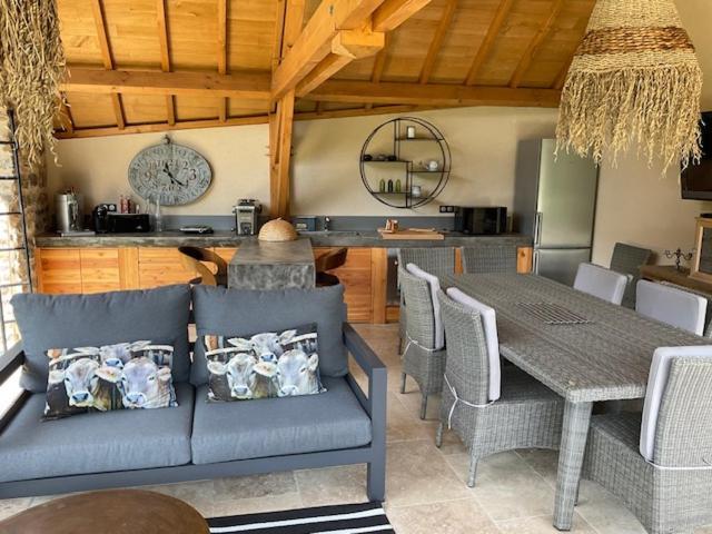 Agreable Chambre D Hote Avec Piscine Et Jacuzzi Thegra Exterior photo